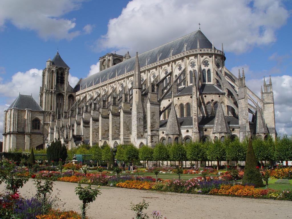 Kyriad Bourges Sud Buitenkant foto