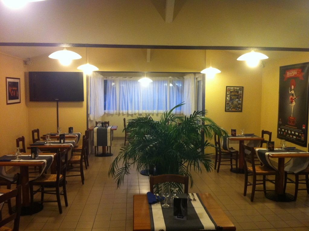 Kyriad Bourges Sud Restaurant foto