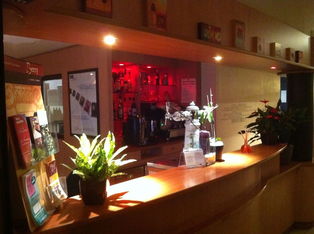 Kyriad Bourges Sud Restaurant foto